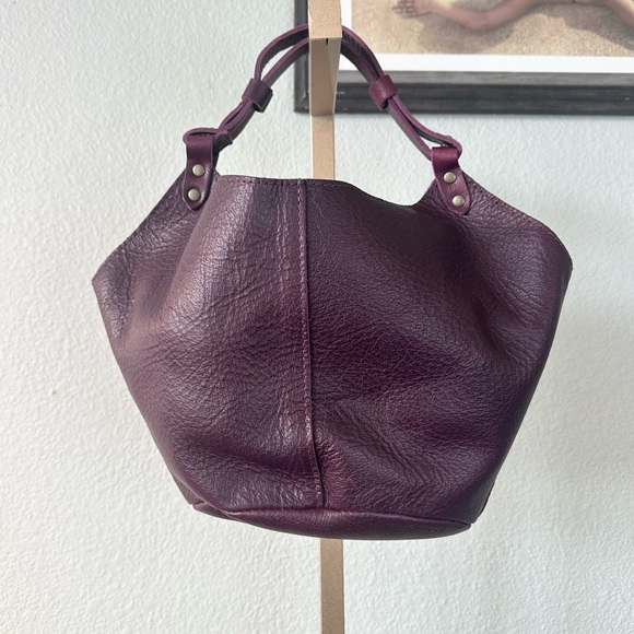 Portland Leather | Elegant Purple Leather Bucket Bag - Picture 2 of 10